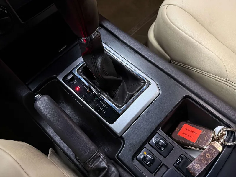 Toyota Prado 2016 2.7L Versión de lujo automática interior foto 16 Toyota Prado 2016 2.7L Versión de lujo automática interior foto 16