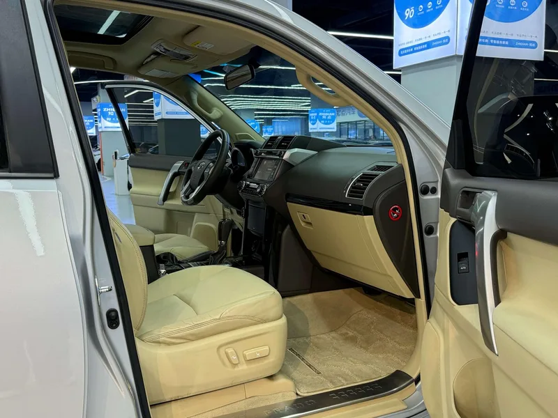 Toyota Prado 2016 2.7L Versión de lujo automática interior foto 19 Toyota Prado 2016 2.7L Versión de lujo automática interior foto 19