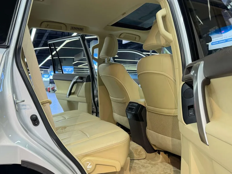 Toyota Prado 2016 2.7L Versión de lujo automática interior foto 20 Toyota Prado 2016 2.7L Versión de lujo automática interior foto 20