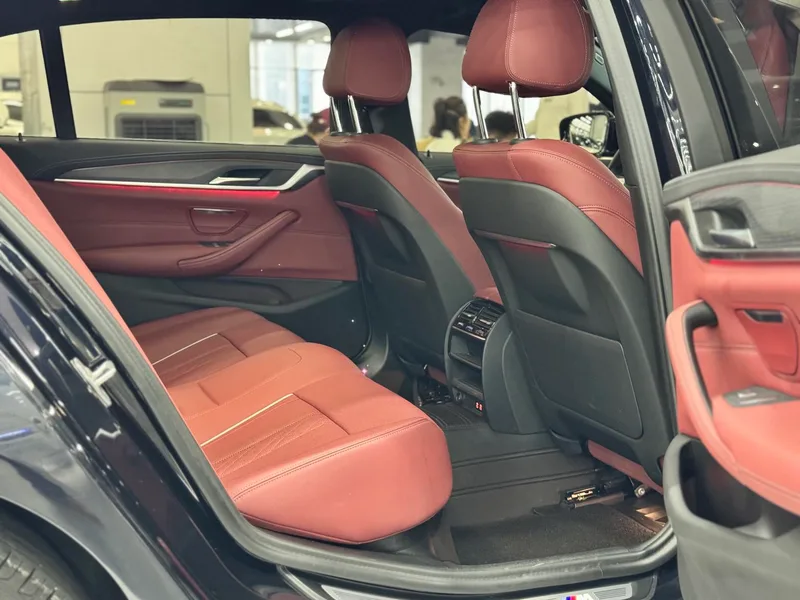 BMW 5 Series 2023 530Li Leading Type Luxury Set interior photo 9 BMW 5 Series 2023 530Li Leading Type Luxury Set interior photo 9