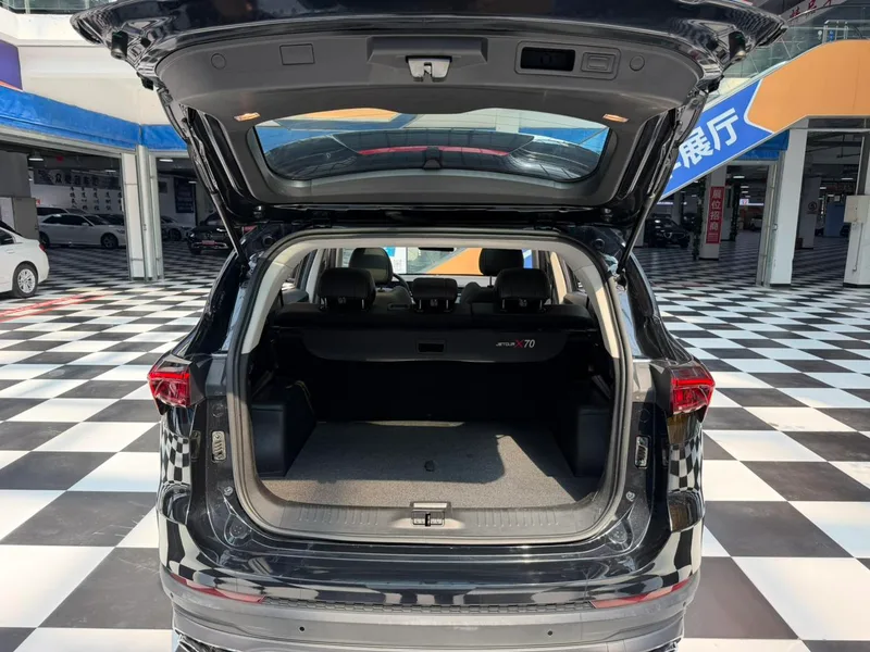 Jetour X70 PLUS 2021 Restyling 1.5T DCT mountain Pro 5 seat interior photo 18 Jetour X70 PLUS 2021 Restyling 1.5T DCT mountain Pro 5 seat interior photo 18