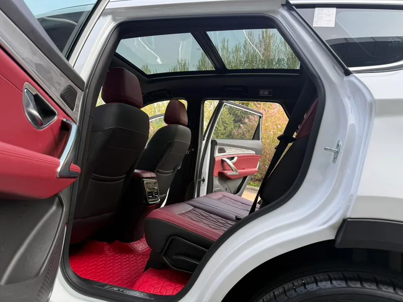 Jetour X70 PLUS 2022 1.5T CVT Montaña 7 Asiento interior foto 13 Jetour X70 PLUS 2022 1.5T CVT Montaña 7 Asiento interior foto 13