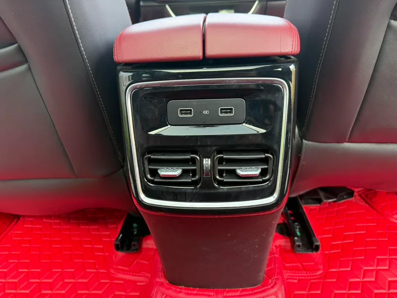Jetour X70 PLUS 2022 1.5T CVT Montaña 7 Asiento interior foto 14 Jetour X70 PLUS 2022 1.5T CVT Montaña 7 Asiento interior foto 14