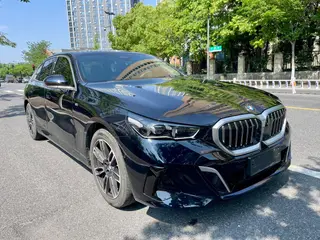 BMW 5 Series 2025 530Li Leading Type M Sports suit exterior photo 3 BMW 5 Series 2025 530Li Leading Type M Sports suit exterior photo 3