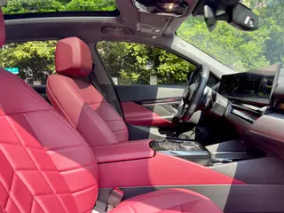 BMW 5 Series 2025 530Li Leading Type M Sports suit interior photo 14 BMW 5 Series 2025 530Li Leading Type M Sports suit interior photo 14