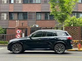BMW X5 2021 Restyling xDrive30i M Sports suit exterior photo 8 BMW X5 2021 Restyling xDrive30i M Sports suit exterior photo 8