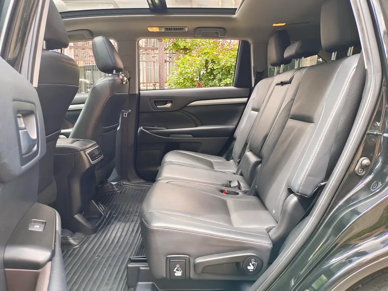 Toyota Highlander 2018 2.0T Four-wheel drive Premium Edition 7 seat Country VI exterior photo 8 Toyota Highlander 2018 2.0T Four-wheel drive Premium Edition 7 seat Country VI exterior photo 8
