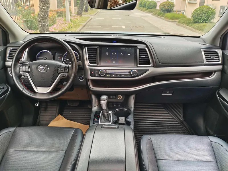 Toyota Highlander 2018 2.0T Four-wheel drive Premium Edition 7 seat Country VI interior photo 16 Toyota Highlander 2018 2.0T Four-wheel drive Premium Edition 7 seat Country VI interior photo 16