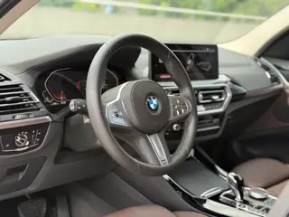 BMW X3 2022 xDrive25i M Conjunto deportivo interior foto 12