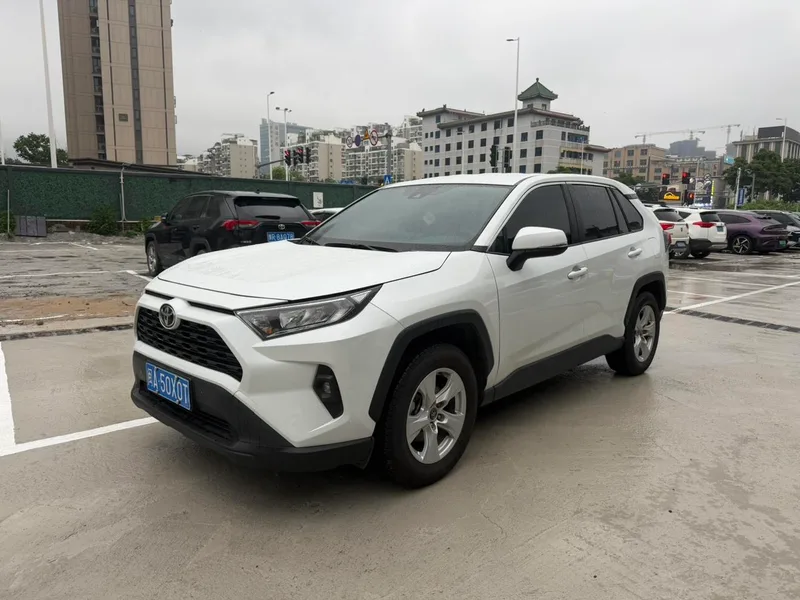 Toyota RAV4 2023 2.0L CVT Versión urbana de tracción en dos ruedas exterior foto 1 Toyota RAV4 2023 2.0L CVT Versión urbana de tracción en dos ruedas exterior foto 1