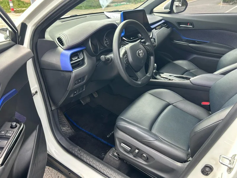 Toyota C-HR 2020 2.0L Cool Leader Edition extérieur photo 4 Toyota C-HR 2020 2.0L Cool Leader Edition extérieur photo 4