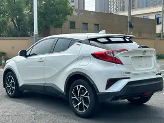Toyota C-HR 2020 2.0L Cool Leader Edition intérieur photo 9 Toyota C-HR 2020 2.0L Cool Leader Edition intérieur photo 9