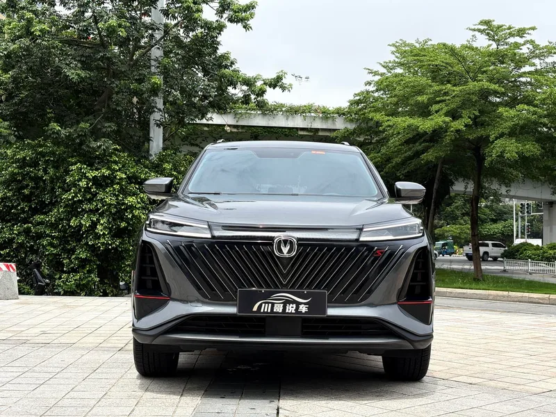 Changan CS75 PLUS 2022 Second generation 1.5T Automatic Deluxe exterior photo 2 Changan CS75 PLUS 2022 Second generation 1.5T Automatic Deluxe exterior photo 2