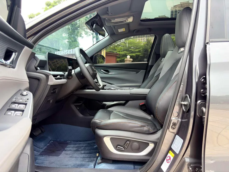 Changan CS75 PLUS 2022 Second generation 1.5T Automatic Deluxe interior photo 7 Changan CS75 PLUS 2022 Second generation 1.5T Automatic Deluxe interior photo 7