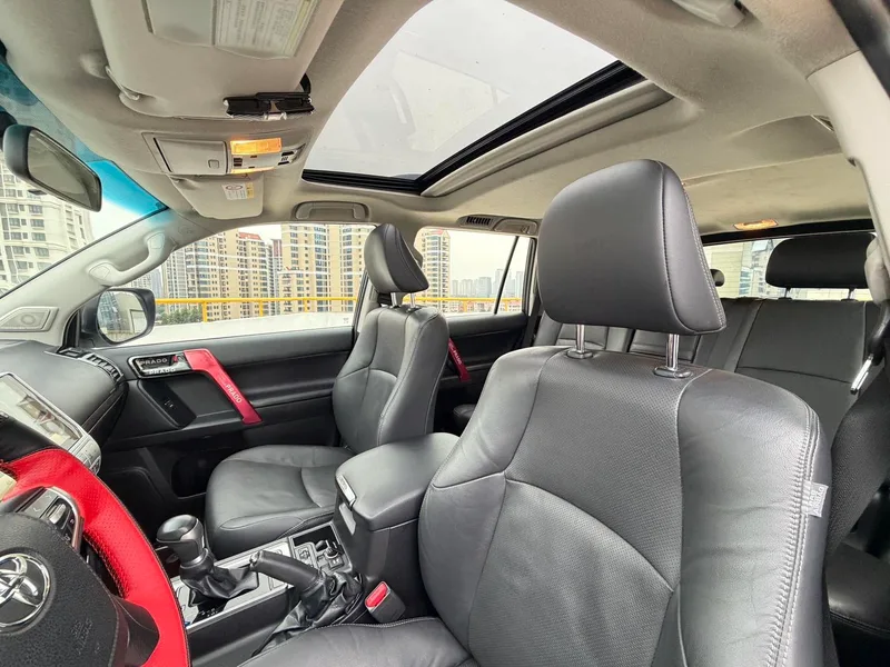 Toyota Prado 2019 3.5L Автоматический TX-L Премиум-версия интерьер фото 16 Toyota Prado 2019 3.5L Автоматический TX-L Премиум-версия интерьер фото 16