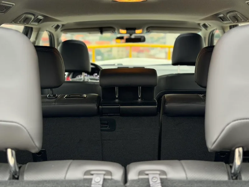 Toyota Prado 2019 3.5L Автоматический TX-L Премиум-версия интерьер фото 20 Toyota Prado 2019 3.5L Автоматический TX-L Премиум-версия интерьер фото 20