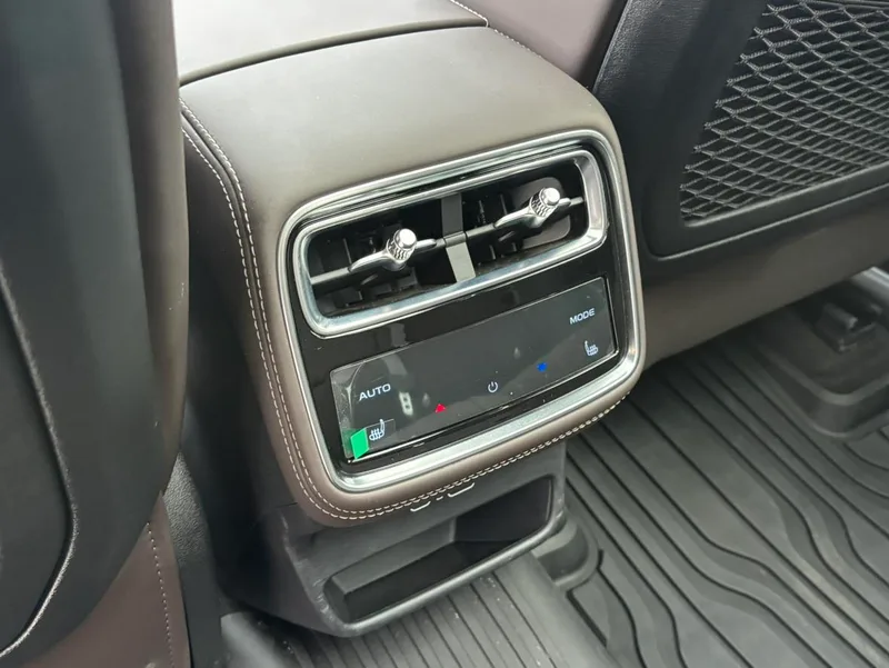 Geely Monjaro 2026 2.0TD Version automatique à quatre roues motrices de Gaogong Dongfang Yao Wangyue intérieur photo 16 Geely Monjaro 2026 2.0TD Version automatique à quatre roues motrices de Gaogong Dongfang Yao Wangyue intérieur photo 16