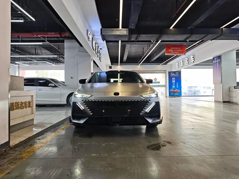Changan UNI-V 2022 1.5T Премиальная комплектация экстерьер фото 2 Changan UNI-V 2022 1.5T Премиальная комплектация экстерьер фото 2