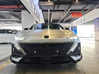 Changan UNI-V 2022 1.5T Премиальная комплектация экстерьер фото 3 Changan UNI-V 2022 1.5T Премиальная комплектация экстерьер фото 3