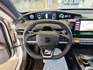 Changan UNI-V 2022 1.5T Премиальная комплектация интерьер фото 13 Changan UNI-V 2022 1.5T Премиальная комплектация интерьер фото 13