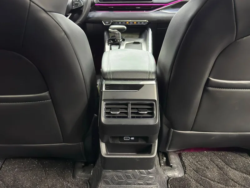 Geely Preface 2023 2.0T Seule cette version verte intérieur photo 11 Geely Preface 2023 2.0T Seule cette version verte intérieur photo 11