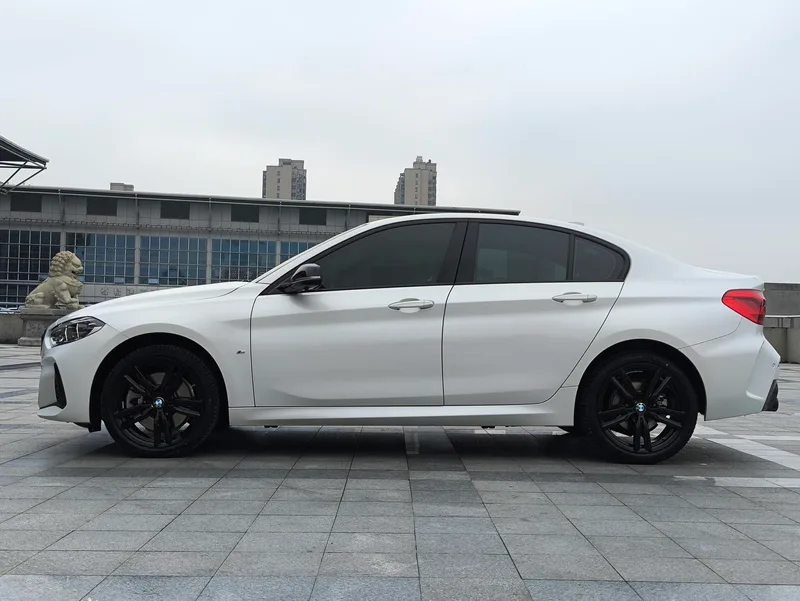 BMW 1 Series 2021 125i M Édition de nuit sportive Yao extérieur photo 8 BMW 1 Series 2021 125i M Édition de nuit sportive Yao extérieur photo 8