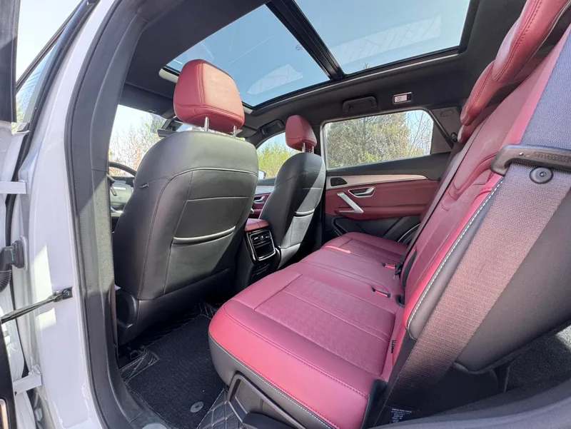 Jetour X70 PLUS 2025 Edición campeona 1.5T DCT Campeón MAX 5 Asiento exterior foto 5 Jetour X70 PLUS 2025 Edición campeona 1.5T DCT Campeón MAX 5 Asiento exterior foto 5