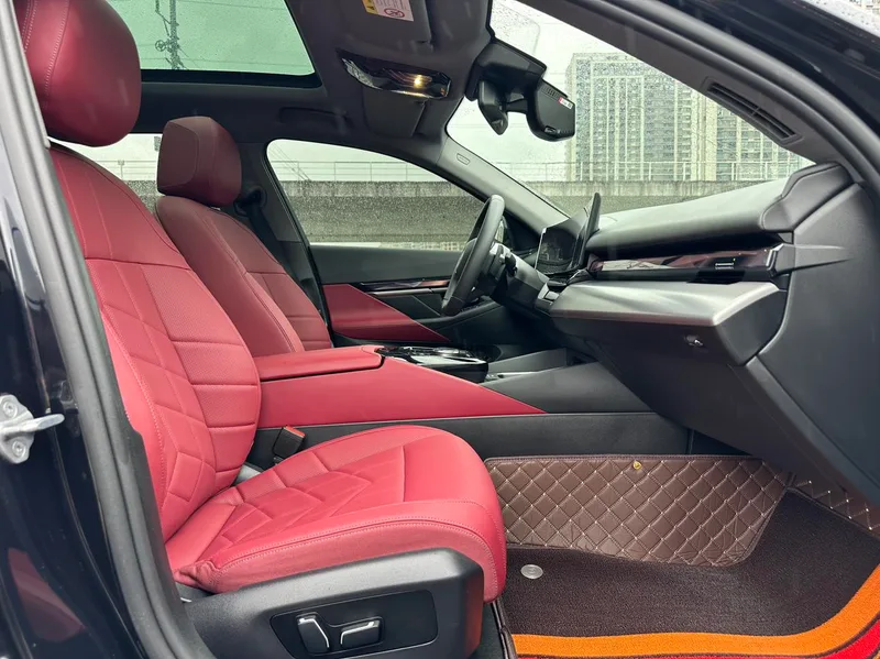 BMW 5 Series 2025 530Li Leading Type M Sports suit interior photo 15 BMW 5 Series 2025 530Li Leading Type M Sports suit interior photo 15