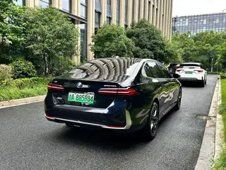 BMW i5 2024 eDrive35L Luxury Set exterior photo 5