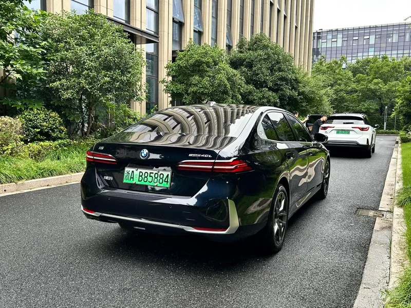 BMW i5 2024 eDrive35L Luxury Set exterior photo 5