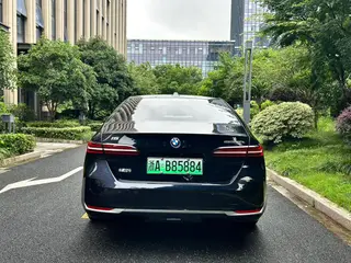 BMW i5 2024 eDrive35L Luxury Set exterior photo 6