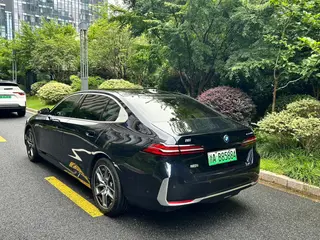 BMW i5 2024 eDrive35L Luxury Set exterior photo 7