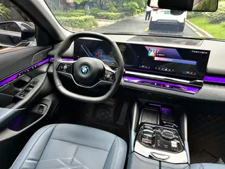 BMW i5 2024 eDrive35L Luxury Set interior photo 12