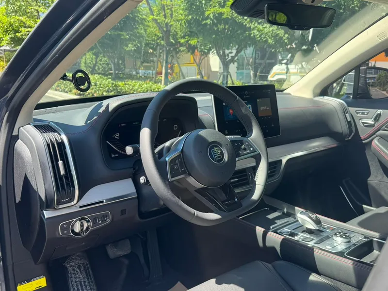 BYD Tang DM 2018 DM 2.0T Полный полный привод Zhilian Chuangxiang 7 Кресло Страна В. интерьер фото 16 BYD Tang DM 2018 DM 2.0T Полный полный привод Zhilian Chuangxiang 7 Кресло Страна В. интерьер фото 16