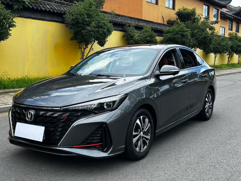 Changan Eado 2025 PLUS 1.4T DCT Versión de alta energía exterior foto 1 Changan Eado 2025 PLUS 1.4T DCT Versión de alta energía exterior foto 1