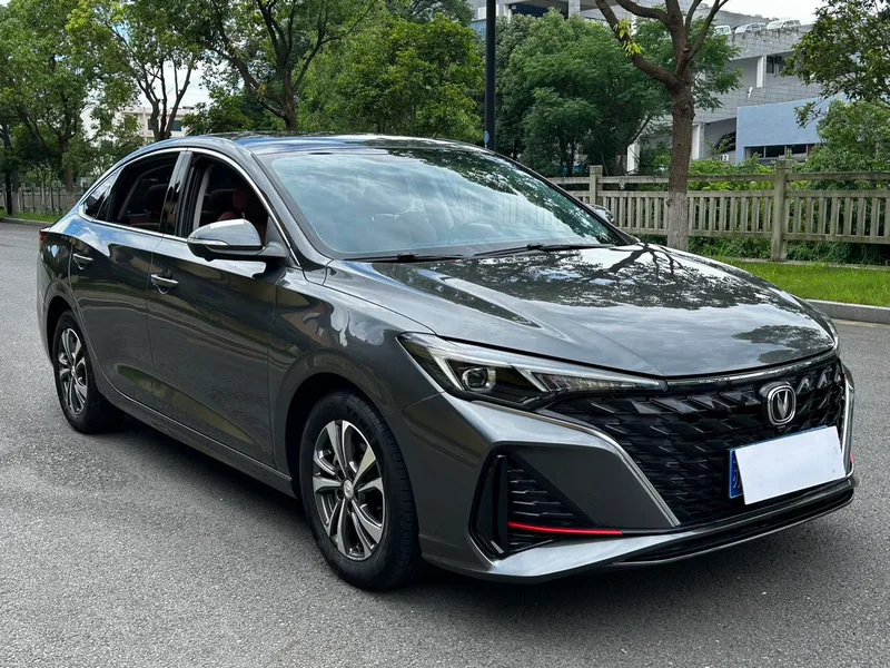 Changan Eado 2025 PLUS 1.4T DCT Versión de alta energía exterior foto 3 Changan Eado 2025 PLUS 1.4T DCT Versión de alta energía exterior foto 3