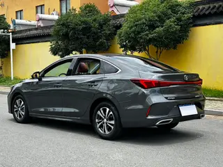 Changan Eado 2025 PLUS 1.4T DCT Versión de alta energía interior foto 15 Changan Eado 2025 PLUS 1.4T DCT Versión de alta energía interior foto 15