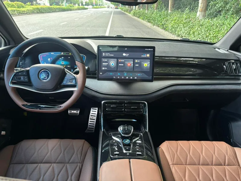 BYD Tang DM 2021 DM-i 1.5T 112KM Premium Trim interior photo 8 BYD Tang DM 2021 DM-i 1.5T 112KM Premium Trim interior photo 8