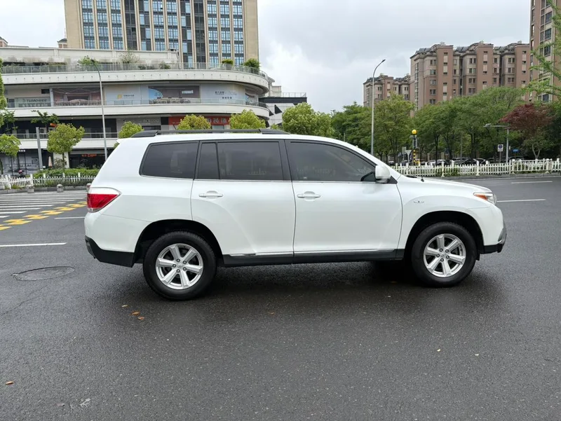 Toyota Highlander 2013 2.7L Dos tracciones 5 Edición Zijing exterior foto 4 Toyota Highlander 2013 2.7L Dos tracciones 5 Edición Zijing exterior foto 4