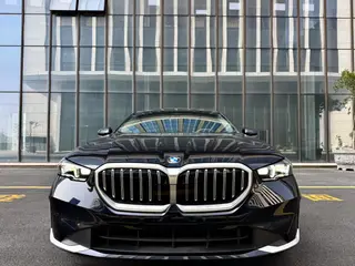 BMW 5 Series 2024 525Li M Sports suit exterior photo 2 BMW 5 Series 2024 525Li M Sports suit exterior photo 2