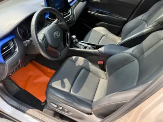Toyota C-HR 2021 2.0L Luxury Edition interior photo 11