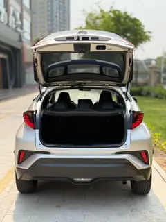 Toyota C-HR 2021 2.0L Luxury Edition interior photo 15
