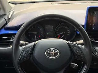 Toyota C-HR 2021 2.0L Luxury Edition interior photo 18