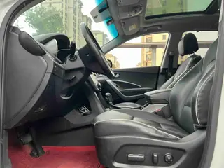 Hyundai Santa Fe 2017 2.4L Intelligent automatique à deux roues motrices 5 Siège extérieur photo 5 Hyundai Santa Fe 2017 2.4L Intelligent automatique à deux roues motrices 5 Siège extérieur photo 5