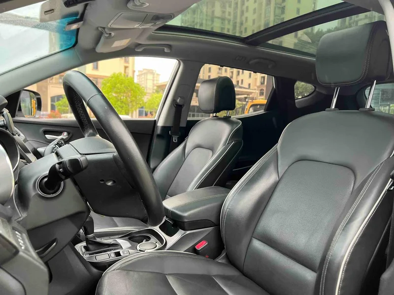 Hyundai Santa Fe 2017 2.4L Intelligent automatique à deux roues motrices 5 Siège intérieur photo 9 Hyundai Santa Fe 2017 2.4L Intelligent automatique à deux roues motrices 5 Siège intérieur photo 9