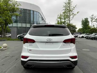 Hyundai Santa Fe 2017 2.4L Intelligent automatique à deux roues motrices 5 Siège intérieur photo 12 Hyundai Santa Fe 2017 2.4L Intelligent automatique à deux roues motrices 5 Siège intérieur photo 12