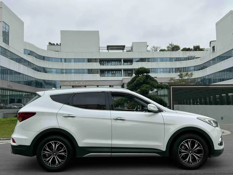 Hyundai Santa Fe 2017 2.4L Intelligent automatique à deux roues motrices 5 Siège intérieur photo 14 Hyundai Santa Fe 2017 2.4L Intelligent automatique à deux roues motrices 5 Siège intérieur photo 14