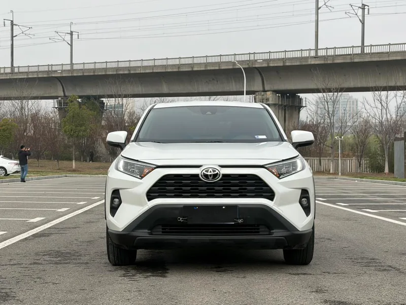Toyota RAV4 2023 2.0L CVT Two-wheel drive urban version exterior photo 3 Toyota RAV4 2023 2.0L CVT Two-wheel drive urban version exterior photo 3