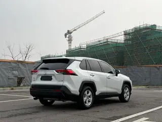 Toyota RAV4 2023 2.0L CVT Two-wheel drive urban version exterior photo 5 Toyota RAV4 2023 2.0L CVT Two-wheel drive urban version exterior photo 5