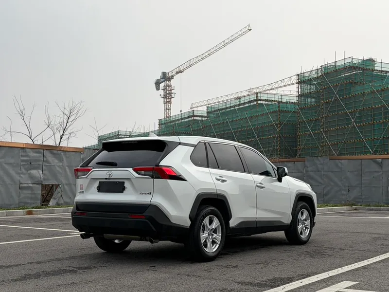 Toyota RAV4 2023 2.0L CVT Two-wheel drive urban version exterior photo 5 Toyota RAV4 2023 2.0L CVT Two-wheel drive urban version exterior photo 5